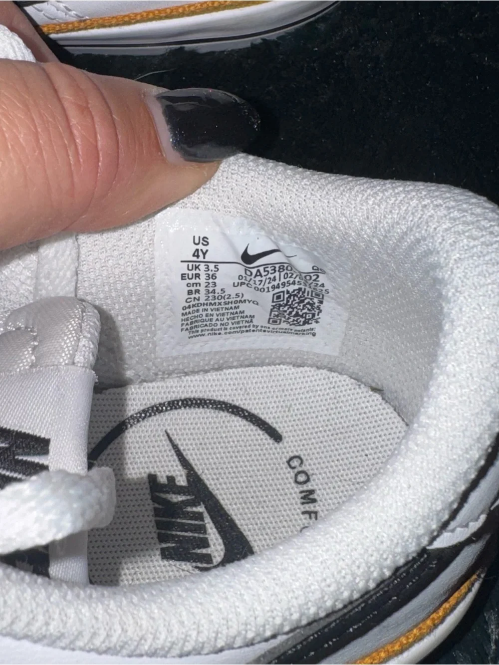 Nike Low-Top Sneakers in White with Brown Accent & Black